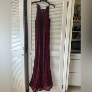 Burgundy dress 95% nailon 5% elastane by Betsy and Adam’s